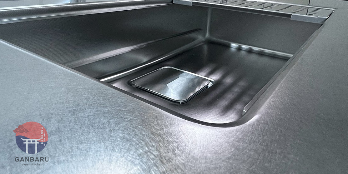 Chất liệu Inox cao cấp của mặt bàn liền khối